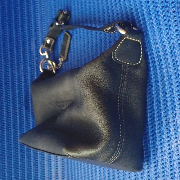 Coach - Picture 3 of 7